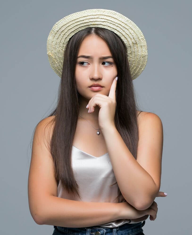 femme en train de penser